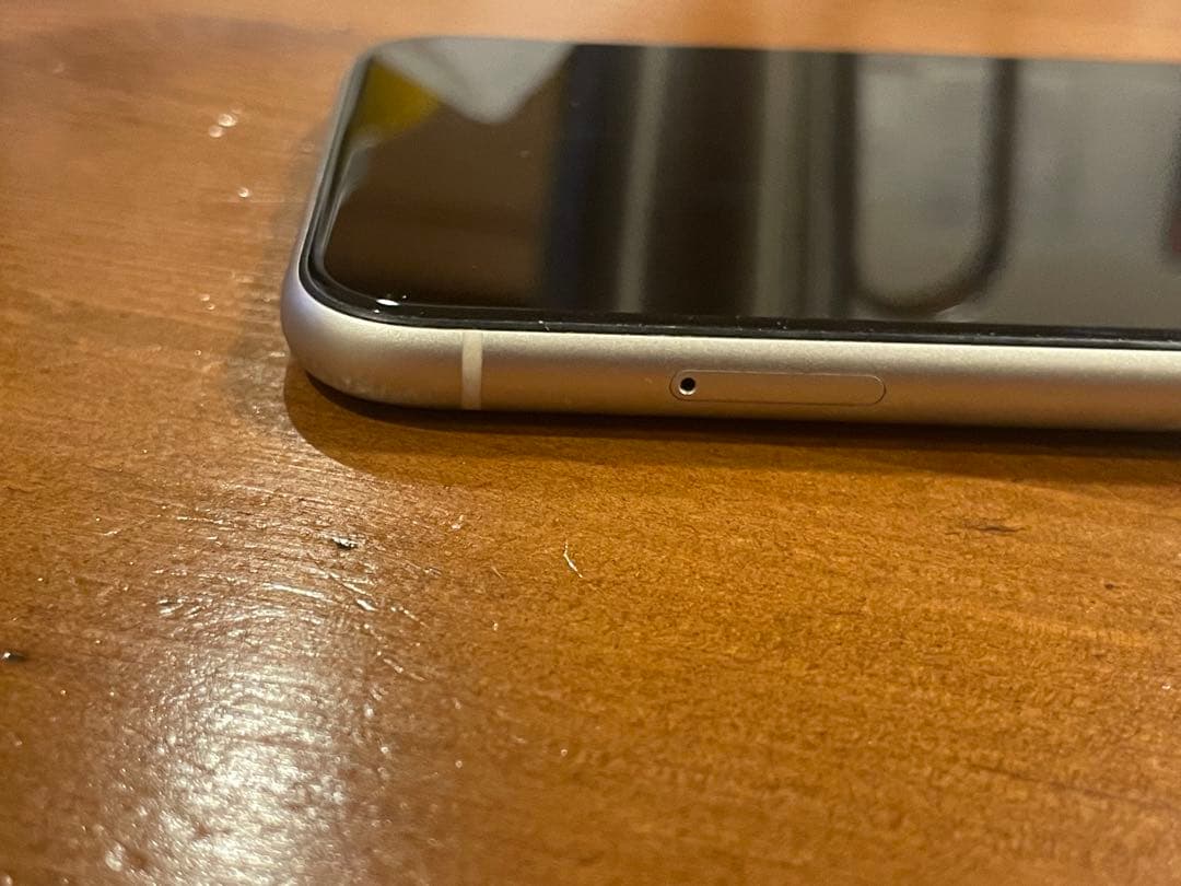 Apple iPhone 11 ホワイト　SIMロックなし