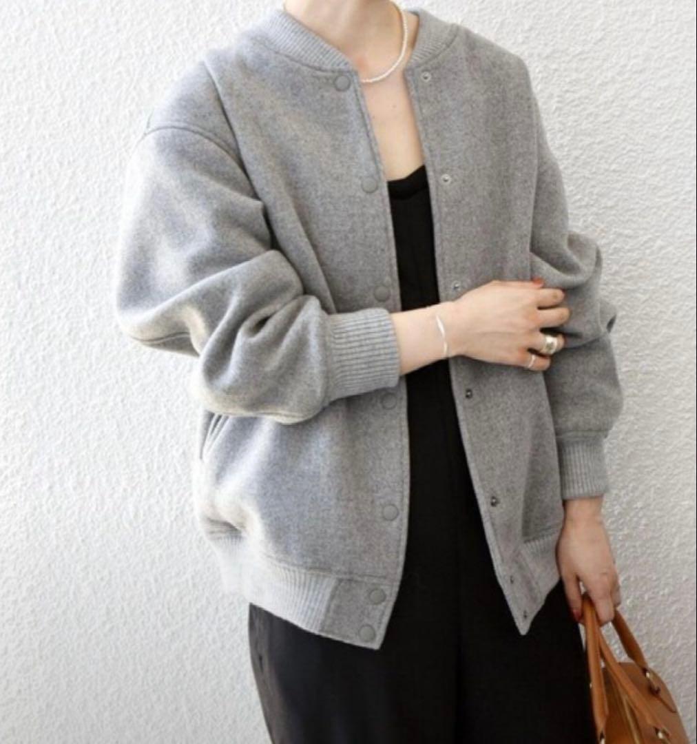 新品　未使用　シップス　ライトグレー スタジャン