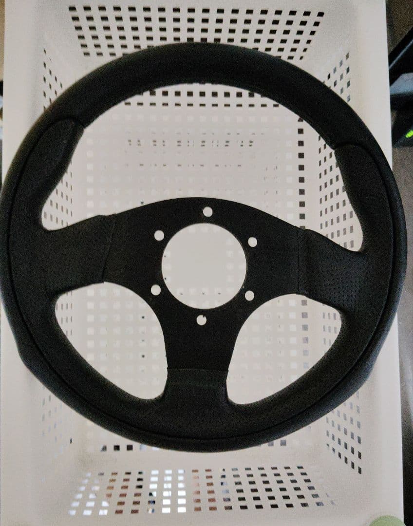 momo ステアリング T-1001 TEAM28