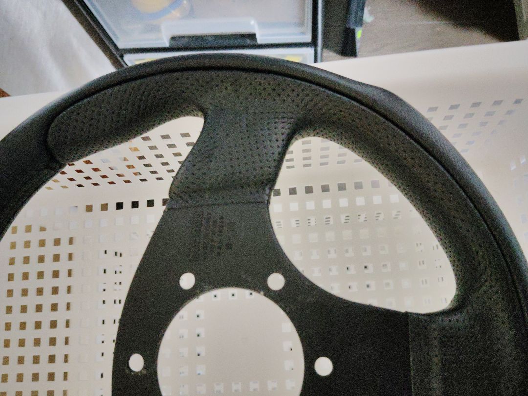 momo ステアリング T-1001 TEAM28