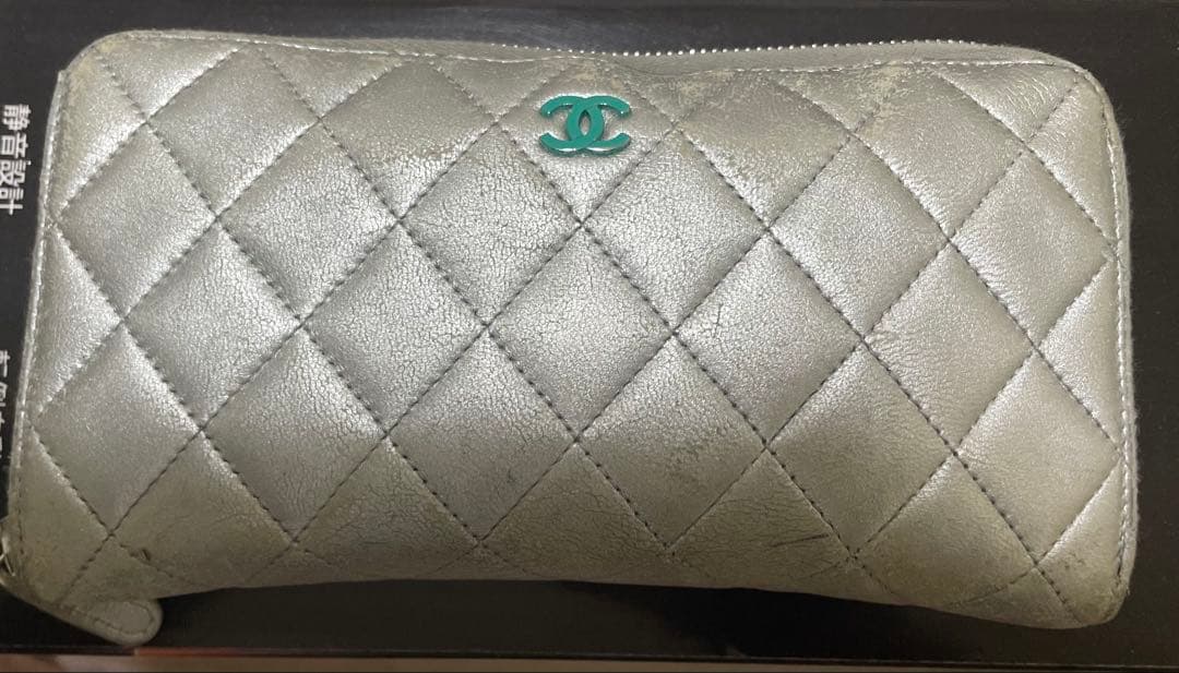 CHANEL シルバー キルティング 長財布