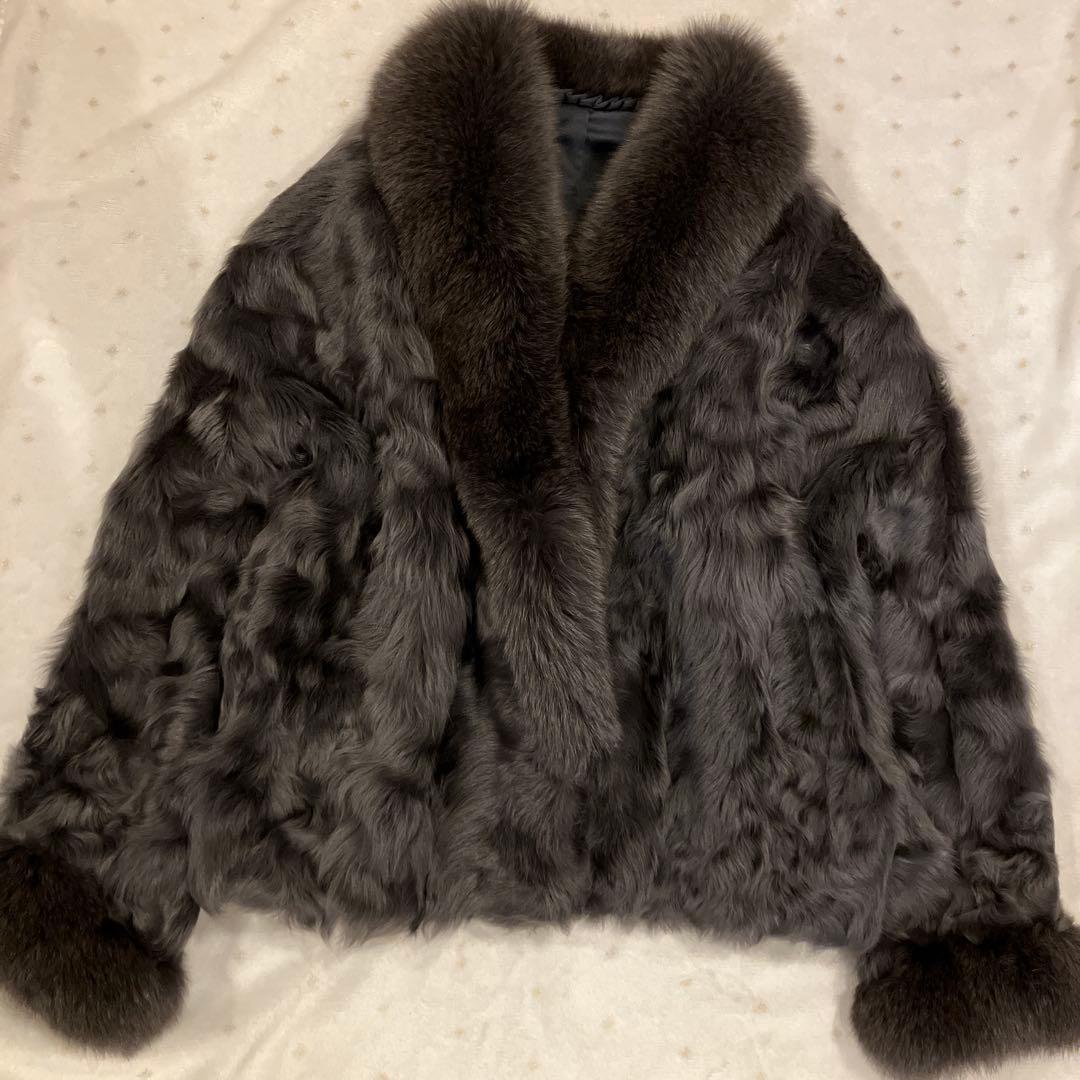 美品　カーリーラム フォックスファーコート ラベンダー系カラー　短丈　防臭抗菌