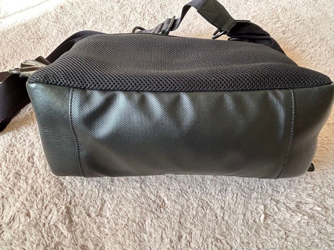 アルティザン&アーティスト　 ボディバック型カメラバッグ