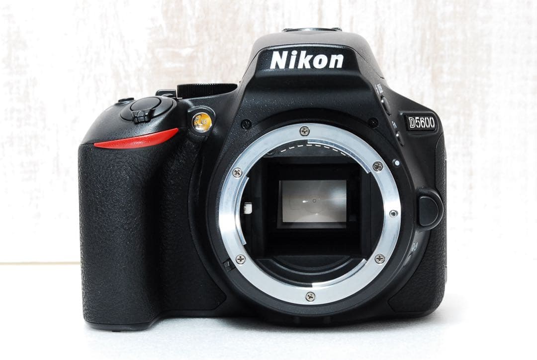 ❤️美品❤️ショット数少❤️Wi-Fi搭載❤️ダブルレンズ Nikon D5600