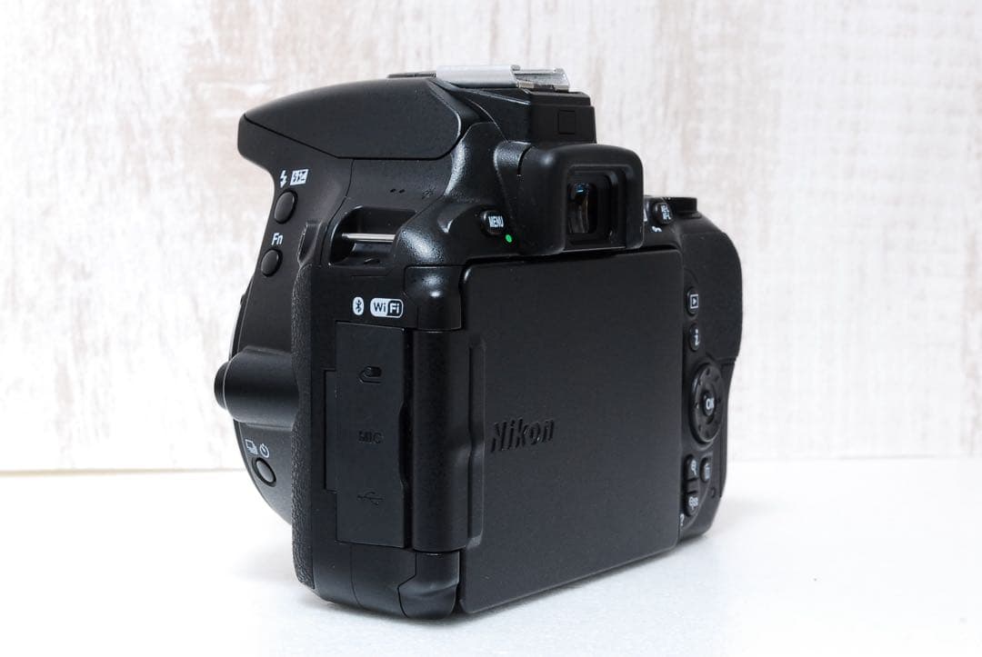 ❤️美品❤️ショット数少❤️Wi-Fi搭載❤️ダブルレンズ Nikon D5600
