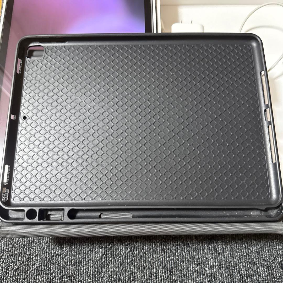 iPad 本体 第9世代64gb 箱付き 充電器付き タブレットケース付き