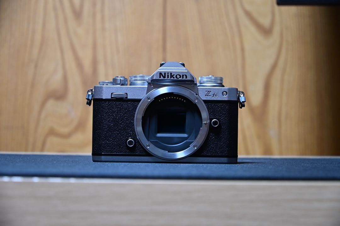 Nikon Zfc シルバー ボディ 撮影回数: 6,538枚