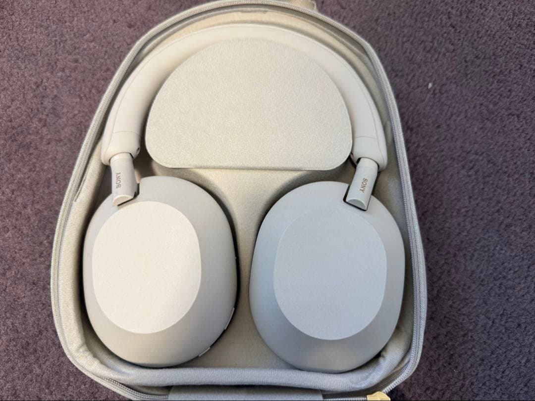 【美品】ソニーワイヤレスヘッドホンWHー1000XM5／S