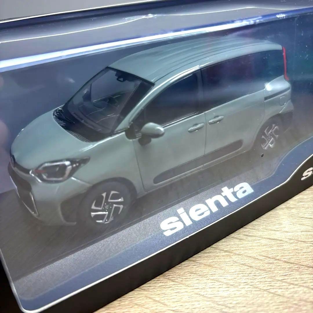 し*う様 【未開封】非売品 トヨタ シエンタ アーバンカーキ1/30カラーサンプ