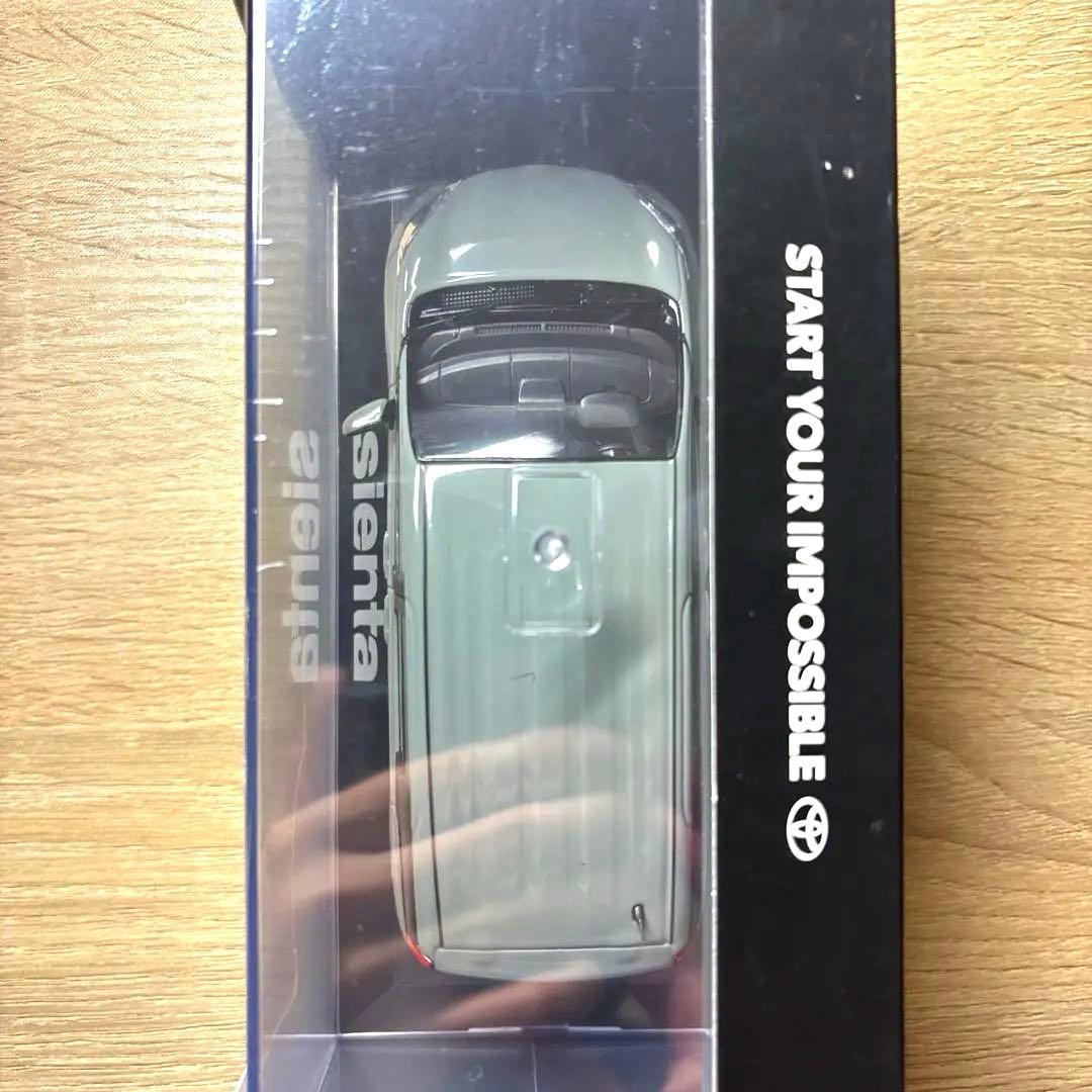 し*う様 【未開封】非売品 トヨタ シエンタ アーバンカーキ1/30カラーサンプ