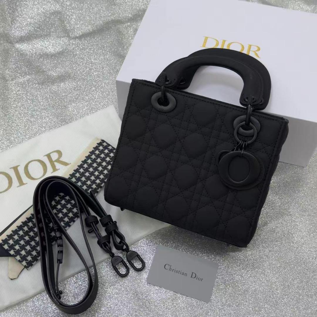 ブラックキルティングショルダーバッグ