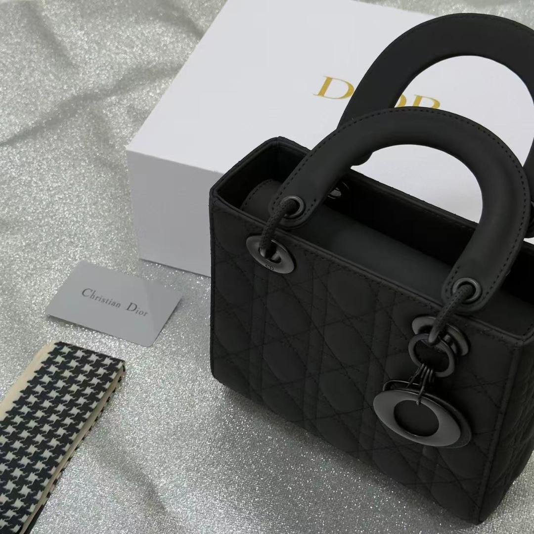 ブラックキルティングショルダーバッグ