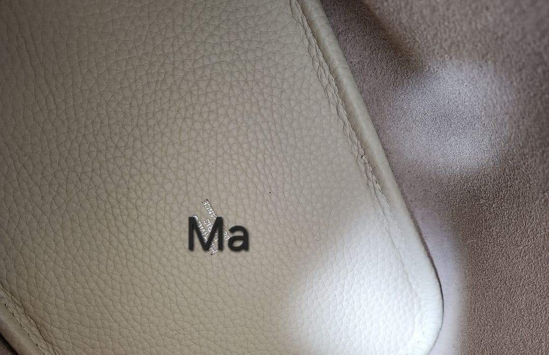 オーダーバック　牛革バック　キューブバック　ベージュ　白系　PMサイズ