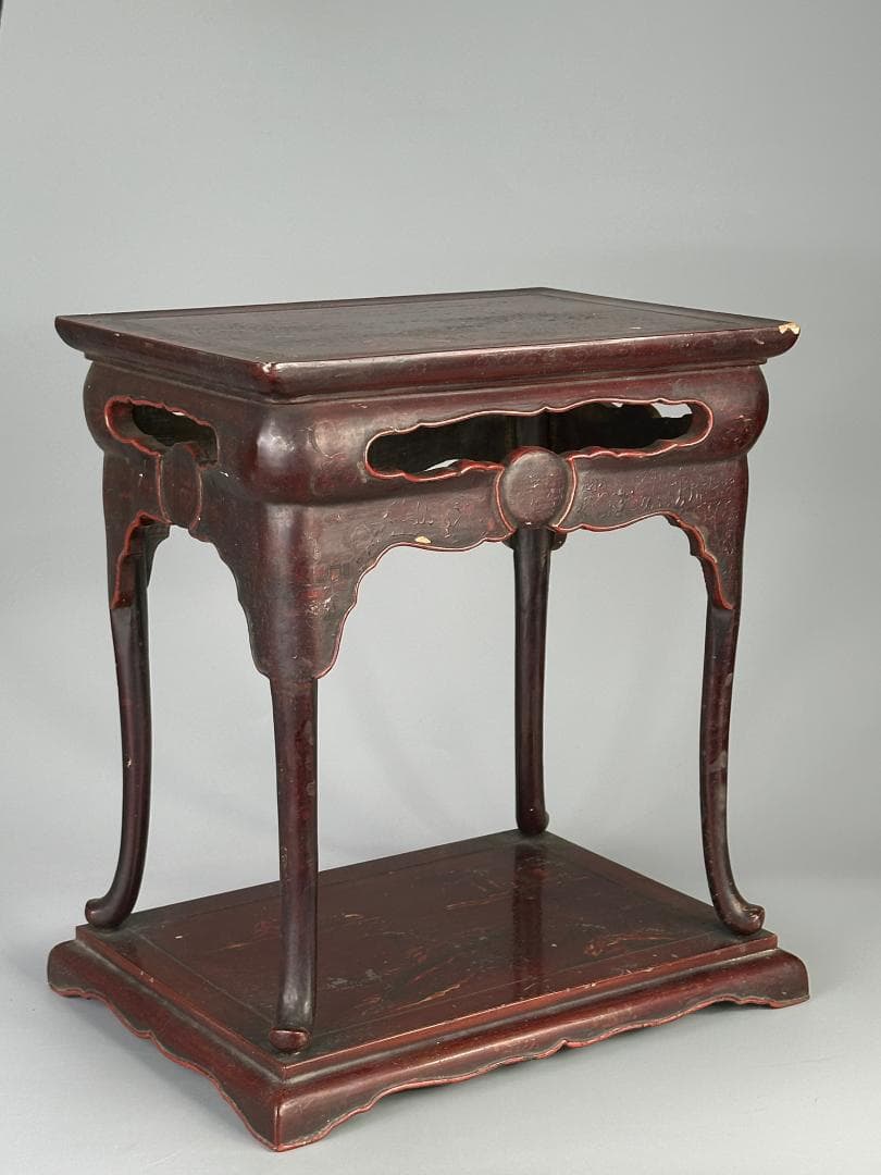 朝鮮古美術　李朝時代　李朝　漆塗卓　飾り台　香炉台　漆芸　時代卓　韓国美術