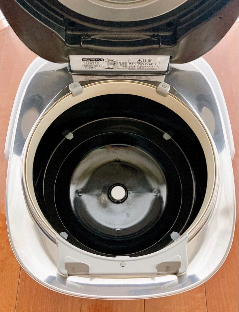 【ジャンク品】東芝 真空圧力IHジャー炊飯器 RC-18VSV 本体のみ