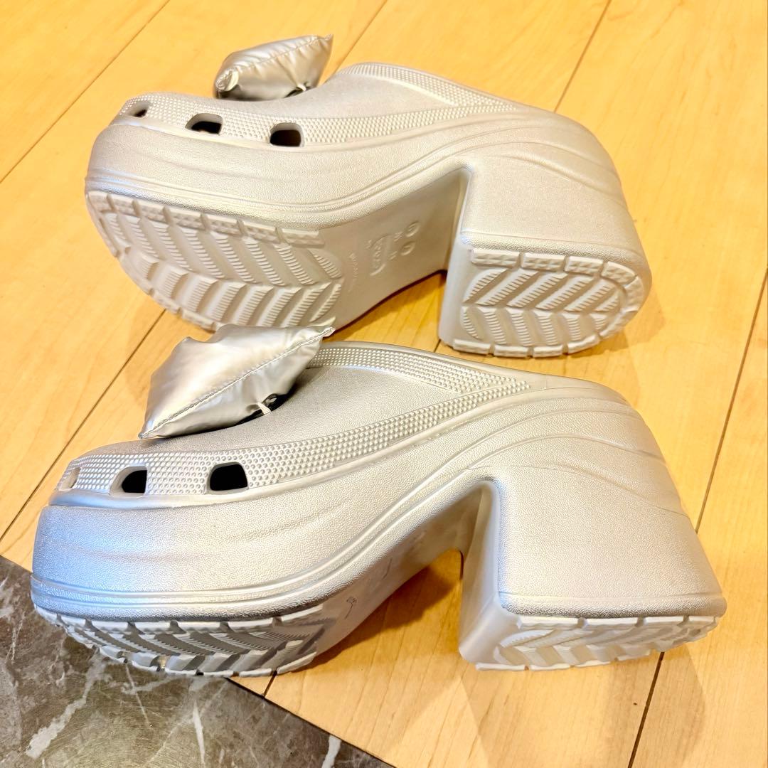 【美品】crocs クロックス サイレン メタリック ボウ クロッグ