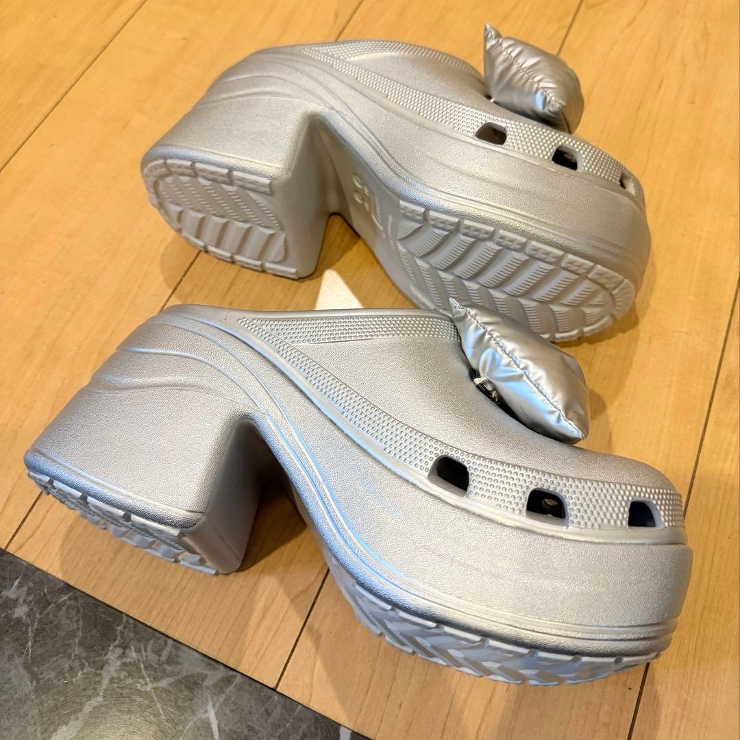 【美品】crocs クロックス サイレン メタリック ボウ クロッグ