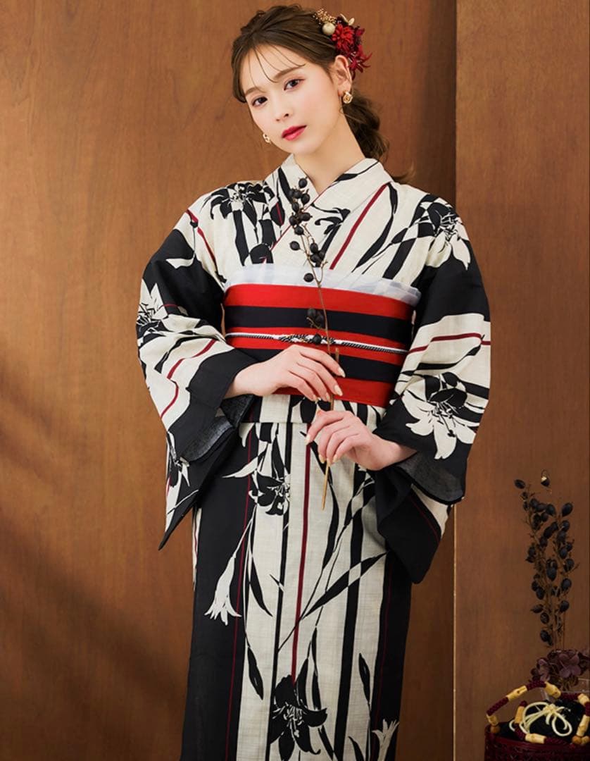 新品未使用　ストライプ×百合レトロモダン浴衣【浴衣３点セット浴衣/帯/下駄】