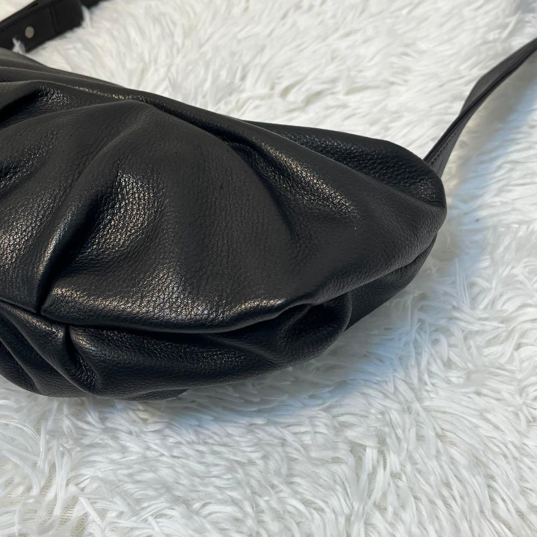 ま*め様 定価4.7万/イアパピヨネ/本革ドレープレザーショルダーバッグ/激レア