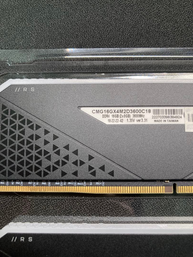 メモリー Vengeance RGB RS DDR4 16GB 3600MHz