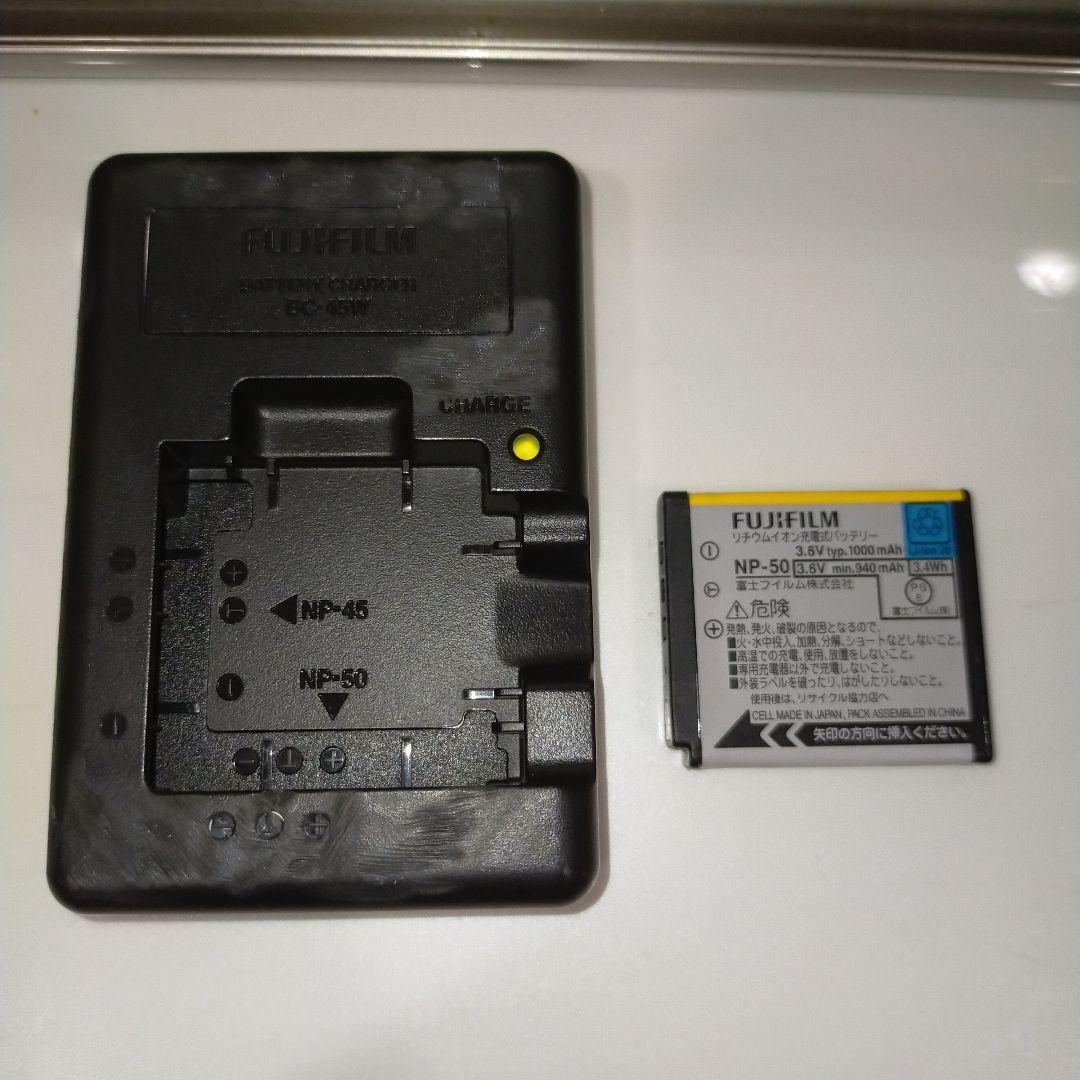 【動作品】FUJIFILM FINEPIX F70EXR ブラック 充電器付き