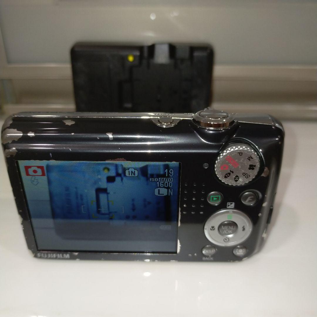 【動作品】FUJIFILM FINEPIX F70EXR ブラック 充電器付き