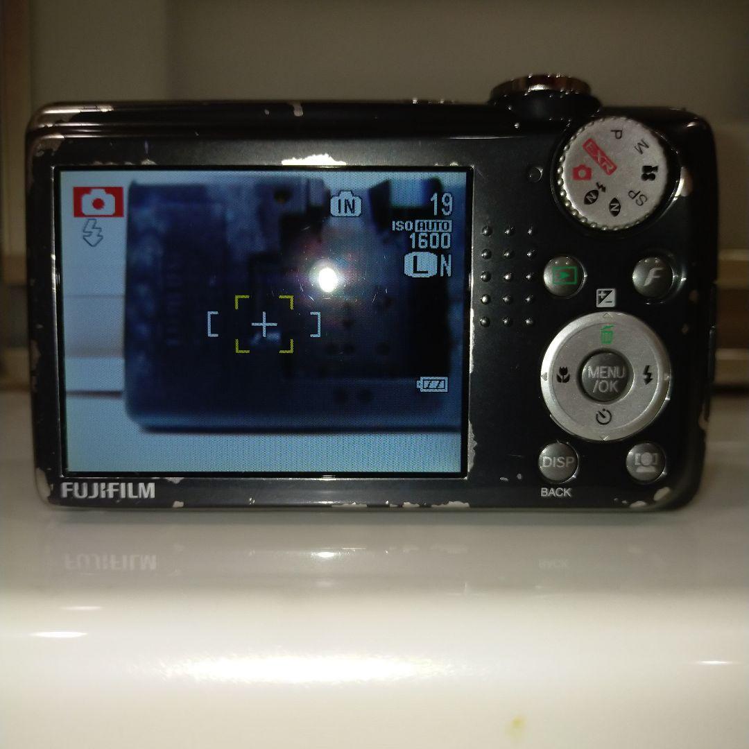 【動作品】FUJIFILM FINEPIX F70EXR ブラック 充電器付き