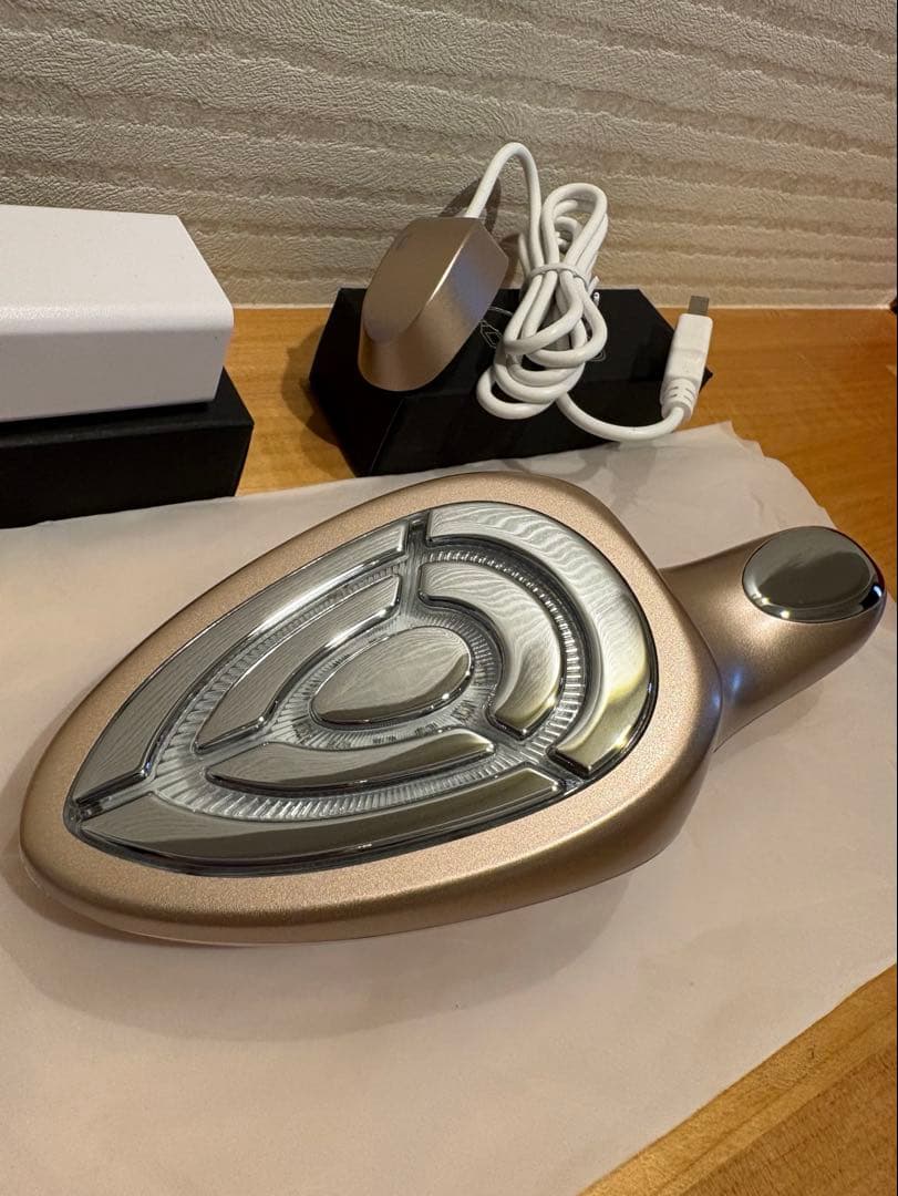 IKKOさんプロデュース MEラボンエクラ 美顔器 Eclat ME 美品