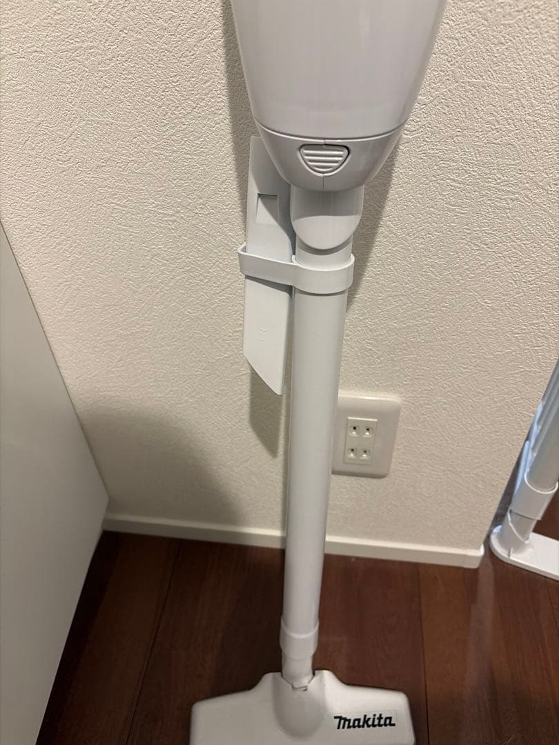マキタ コードレス掃除機CL107 紙パック バッテリ充電器付
