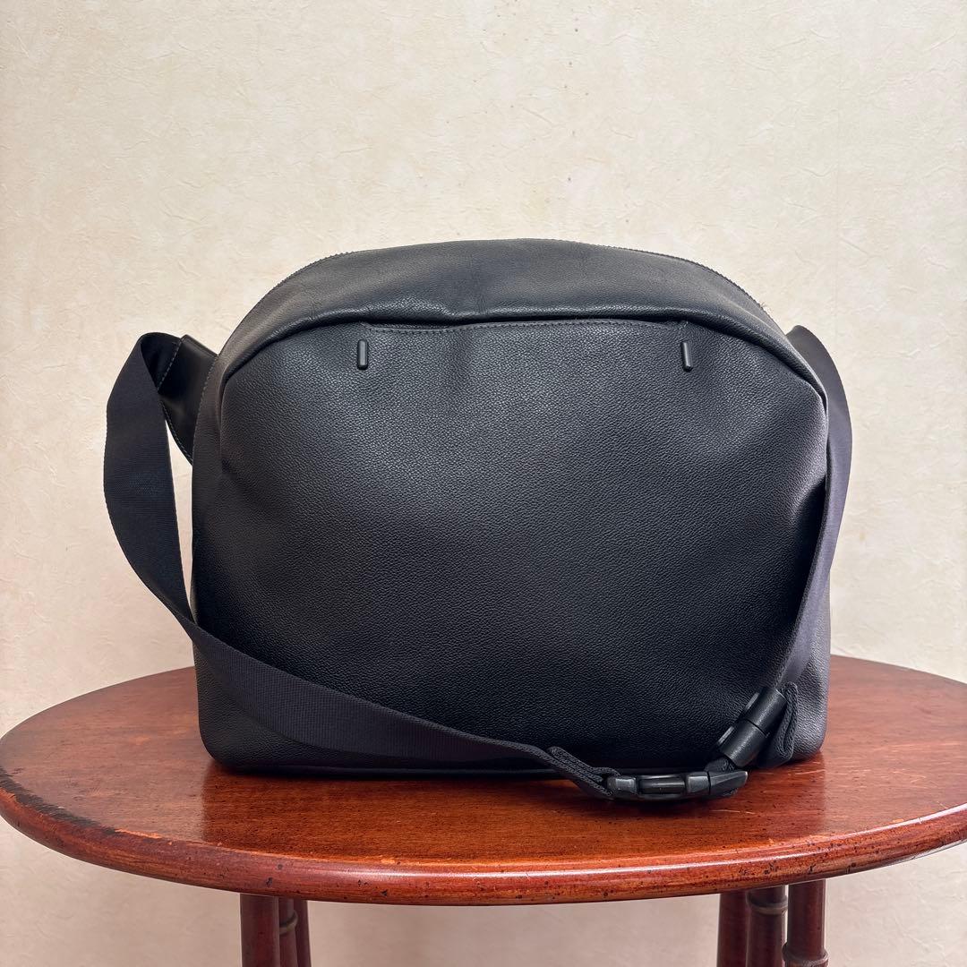 極美品　FARO（ファーロ） Smart Sling Bag 2