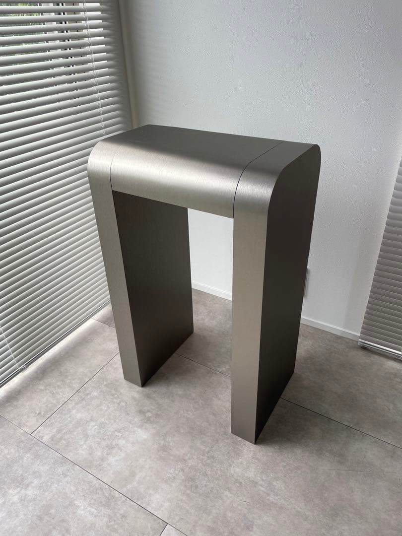 テーブル モダンデザイン　花台　サイドテーブル　飾り台　ポストモダン