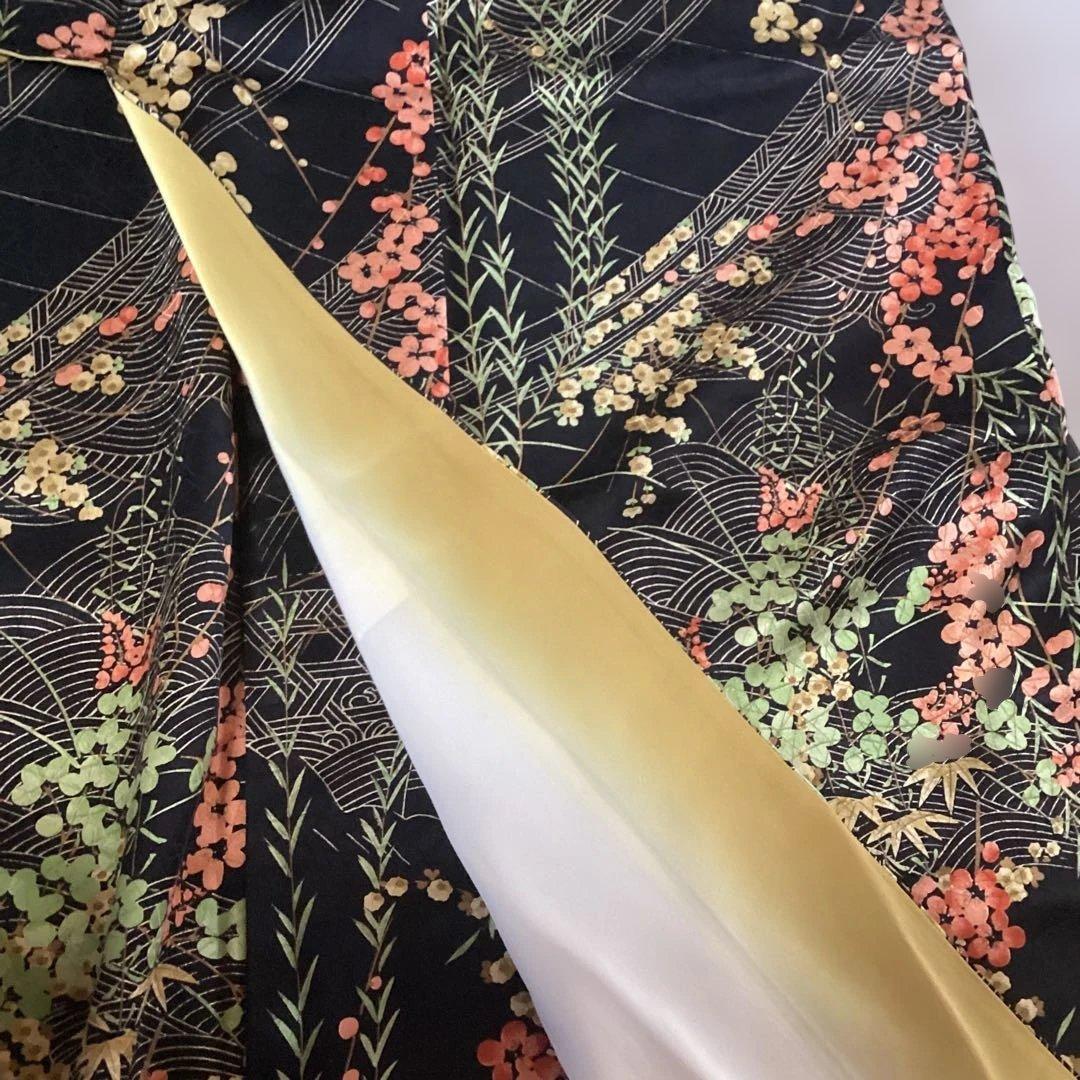 黒総柄花柄の袷小紋　光沢のある黒地に梅、菊、水車　お洒落な逸品