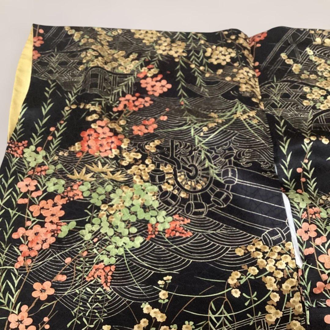 黒総柄花柄の袷小紋　光沢のある黒地に梅、菊、水車　お洒落な逸品