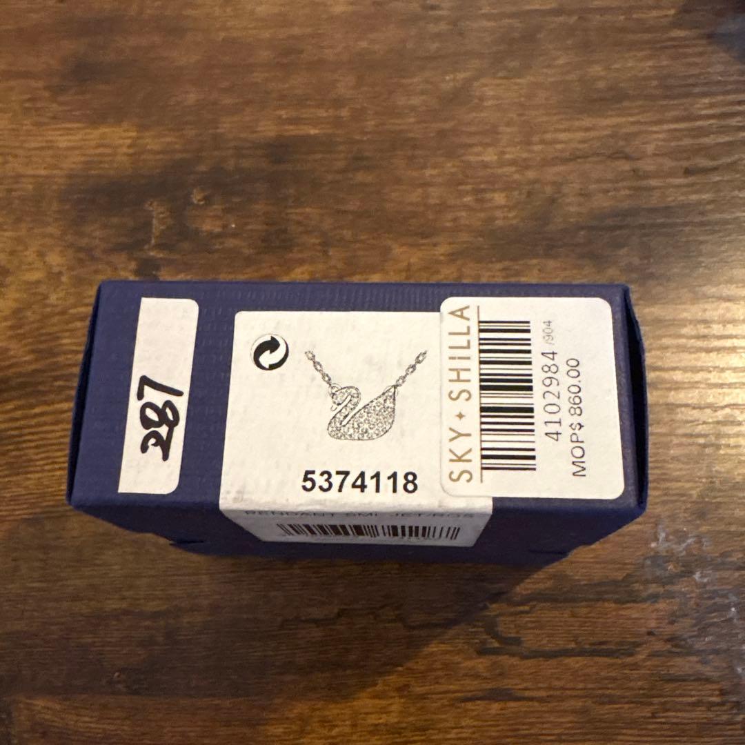 スワロフスキー　ブラックスワン　ペンダント