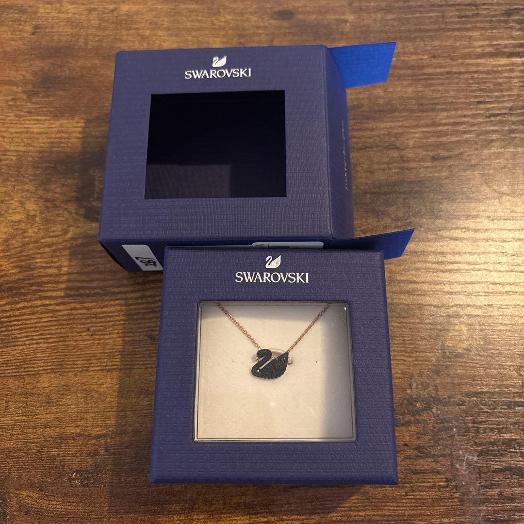 スワロフスキー　ブラックスワン　ペンダント