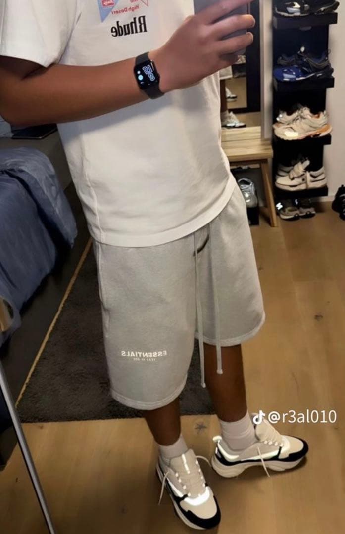 ESSENTIALS グレー Sサイズ ショートパンツ