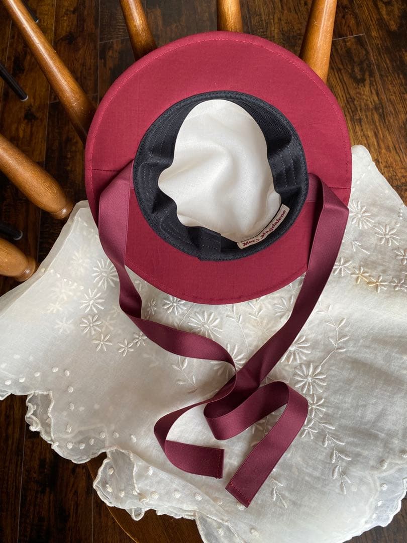 メアリーマグダレン　ホワイテリーフキャノチェ（ストロベリー）