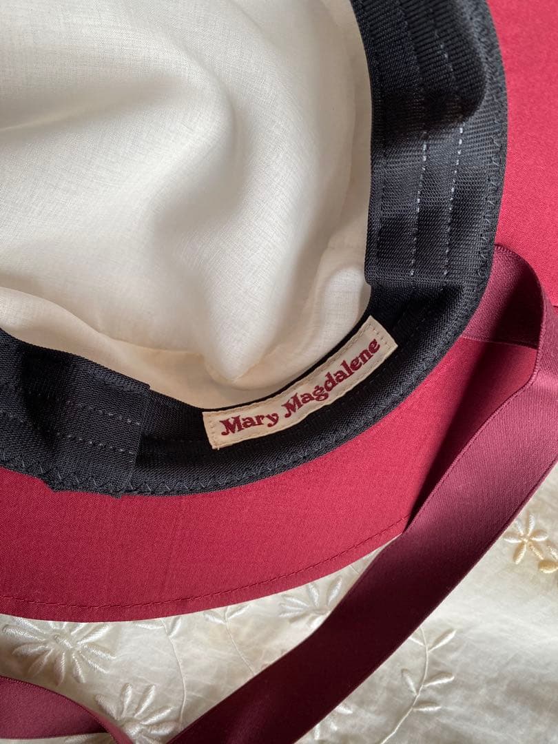 メアリーマグダレン　ホワイテリーフキャノチェ（ストロベリー）