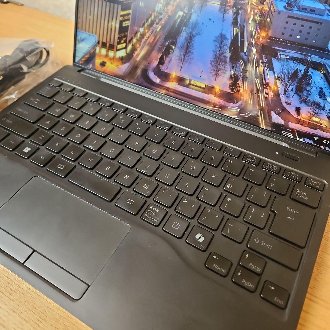 FMV zero 14インチ超軽量ノートパソコン