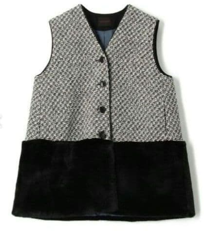 美品　TOMORROWLAND モノトーンロービング ファーペプラムジレ　ベスト