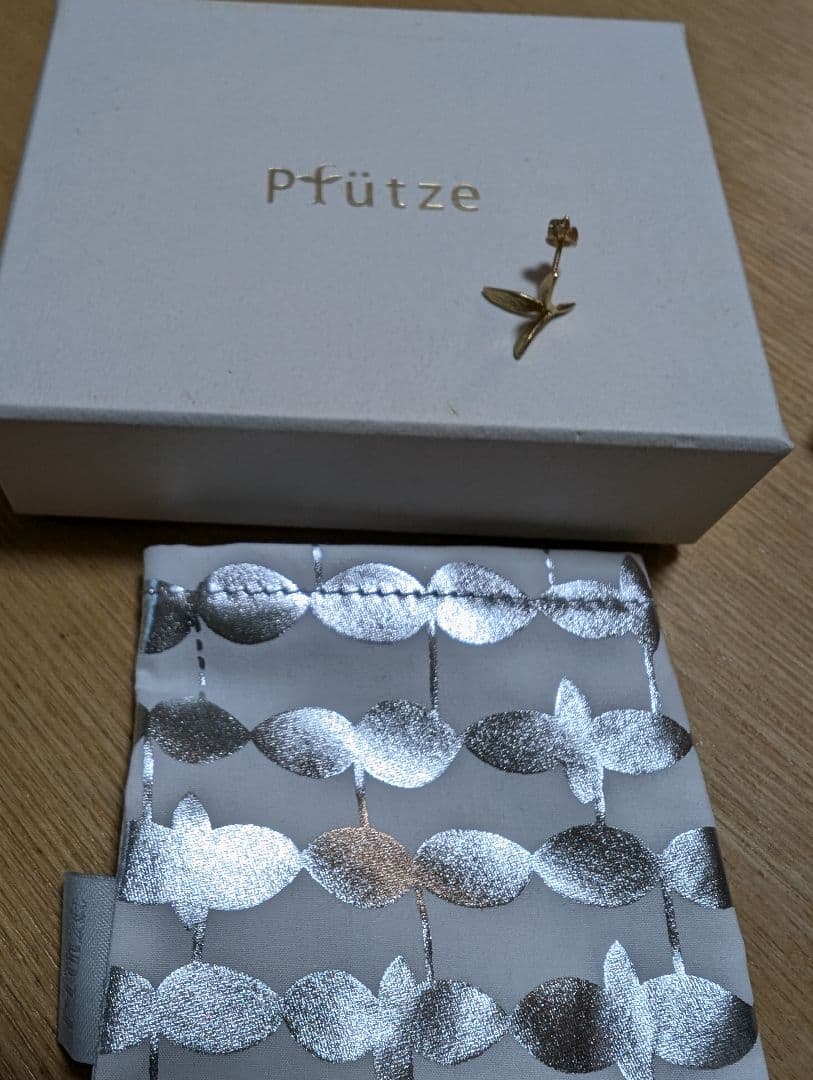 Pfütze 風で飛ぶタネ シングル ピアス 1g