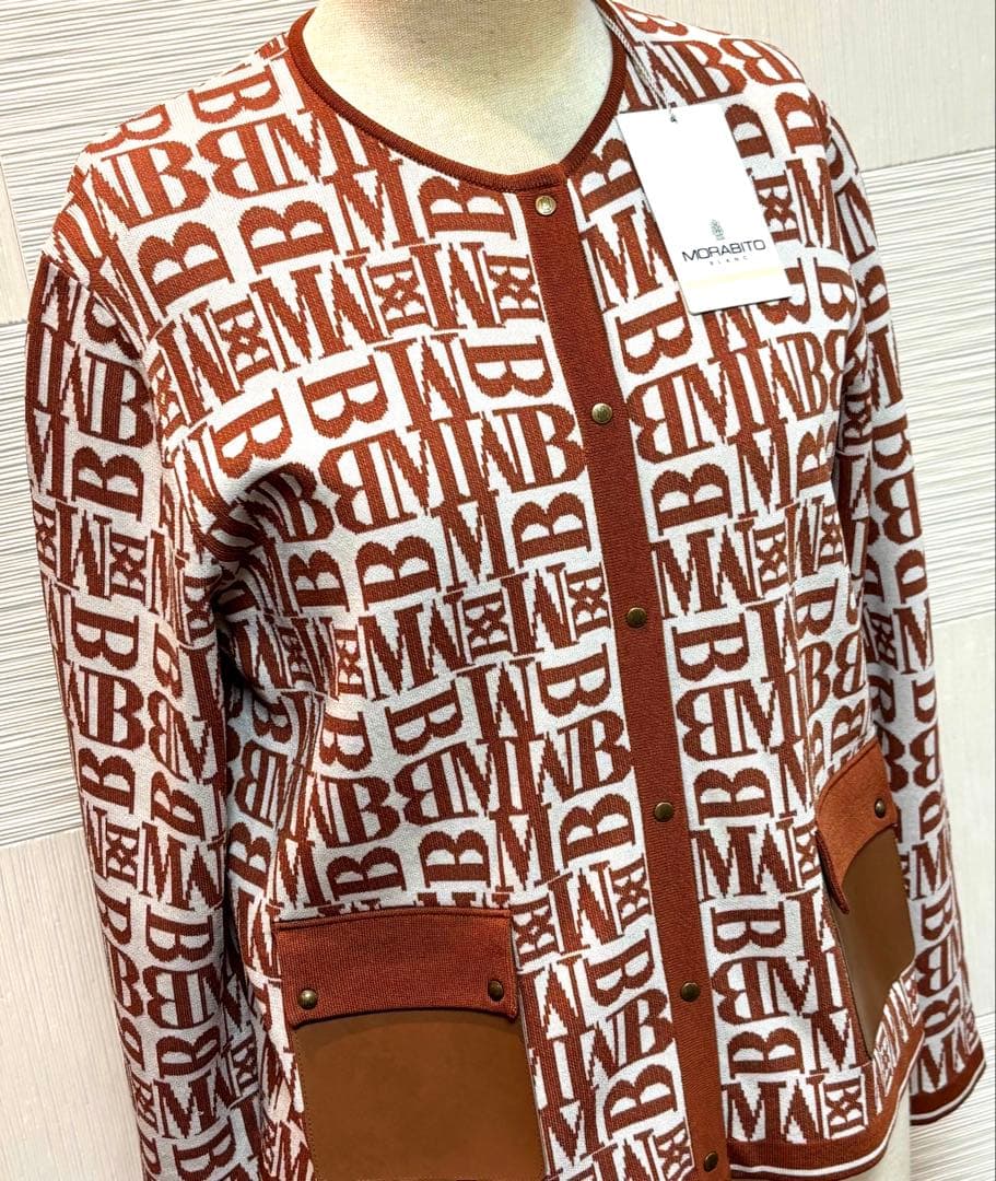 ✨MORABITO ✨モラビトロゴカーディガン38トップス新品64,900