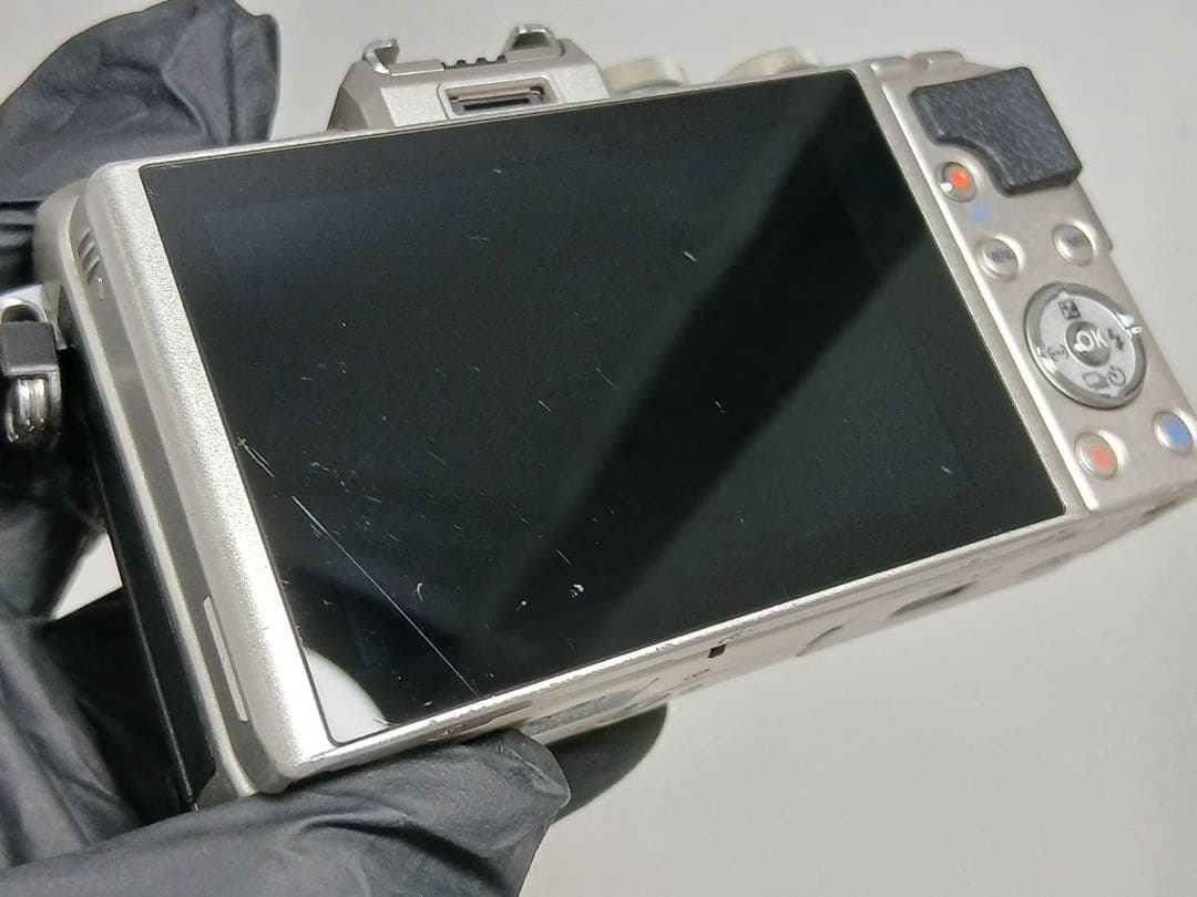 ✨極美品✨オリンパス E-PL7 ボディ❤️ショット数わずか3,545回！