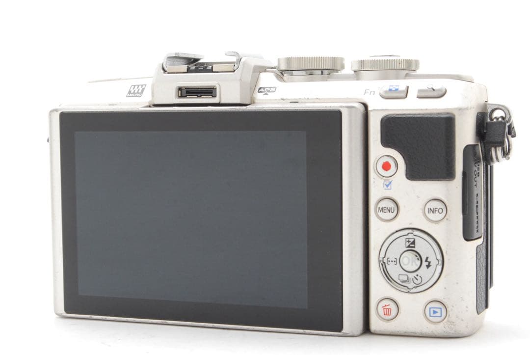 ✨極美品✨オリンパス E-PL7 ボディ❤️ショット数わずか3,545回！