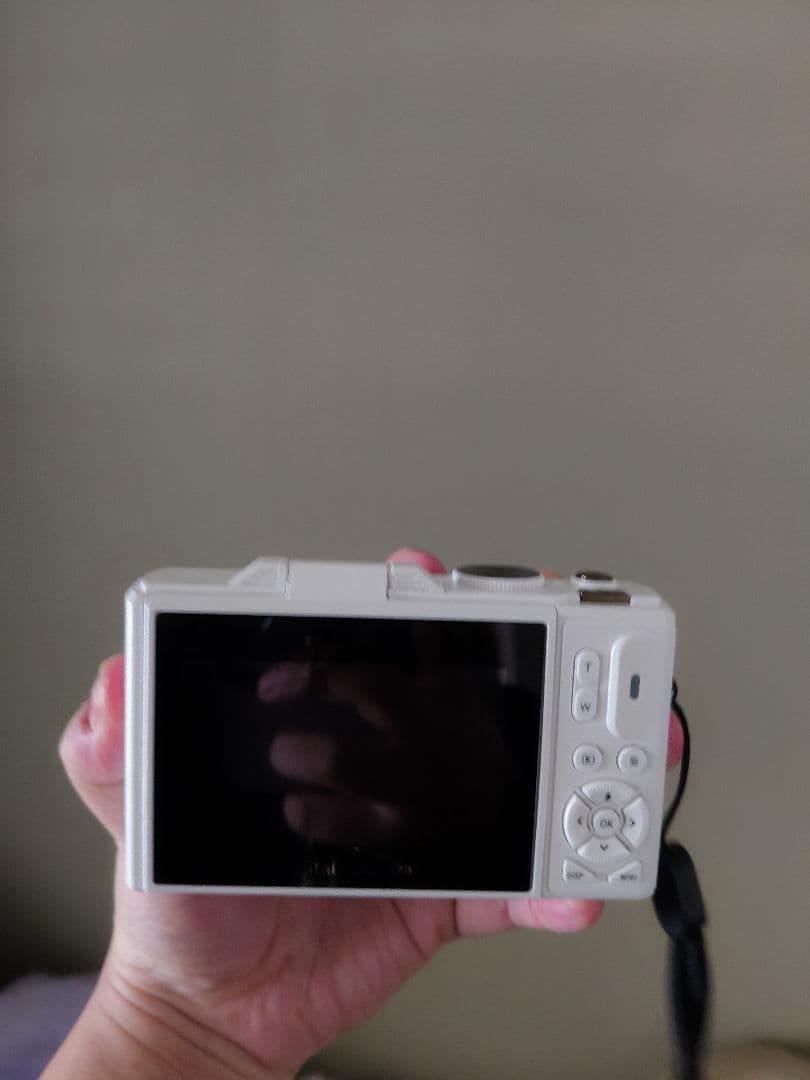 ホワイト コンパクトデジタルカメラ