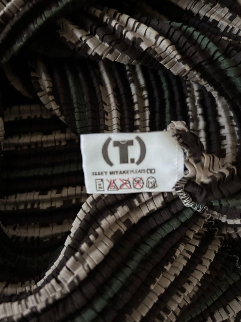ISSEY MIYAKE イッセイミヤケ　プリーツ　トップス