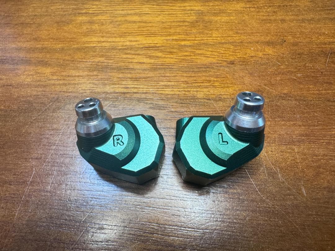 Campfire Audio Andromeda 初期モデル