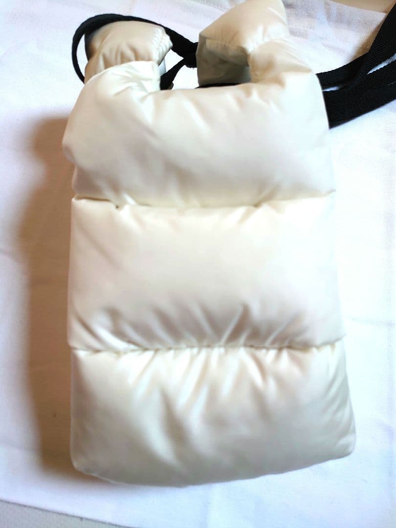 美品★MONCLER ボディバッグ ショルダーバッグ スマホポーチ ホワイト系