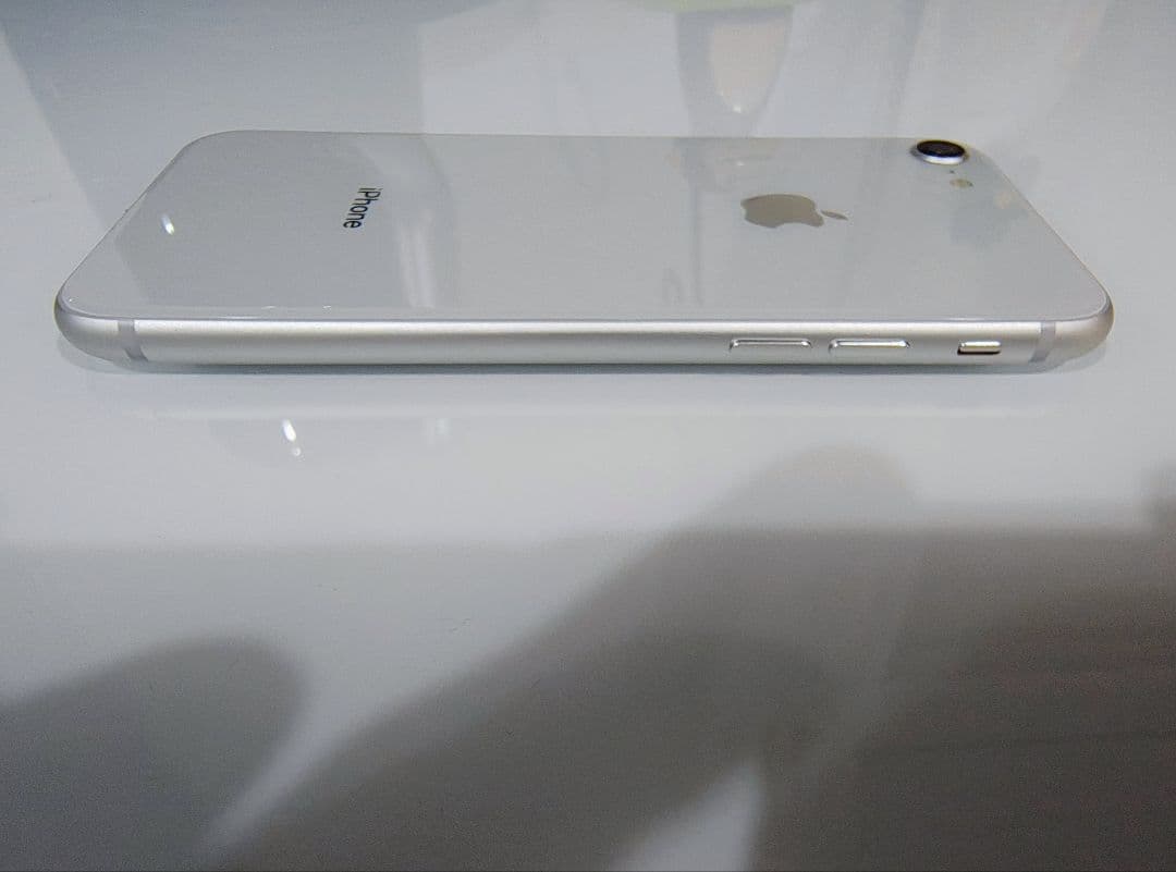 iPhone8 本体のみ クリアケース付き