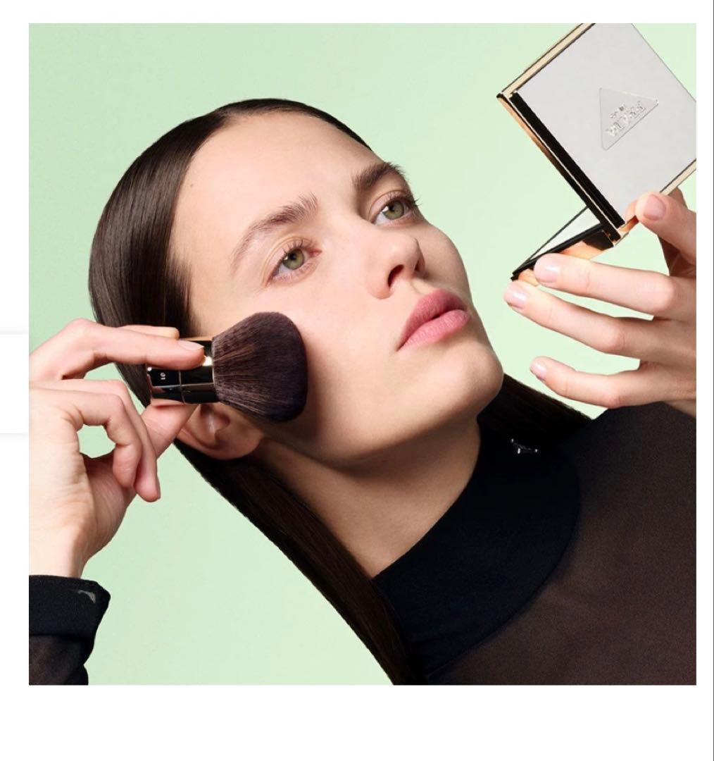 新品！プラダ　PRADA リセット　セッティングパウダー　00 ユニバーサル